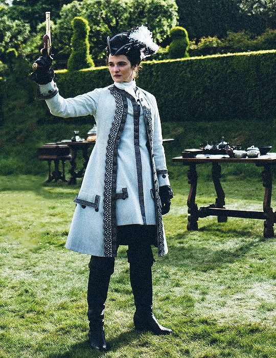 Palace hunting look